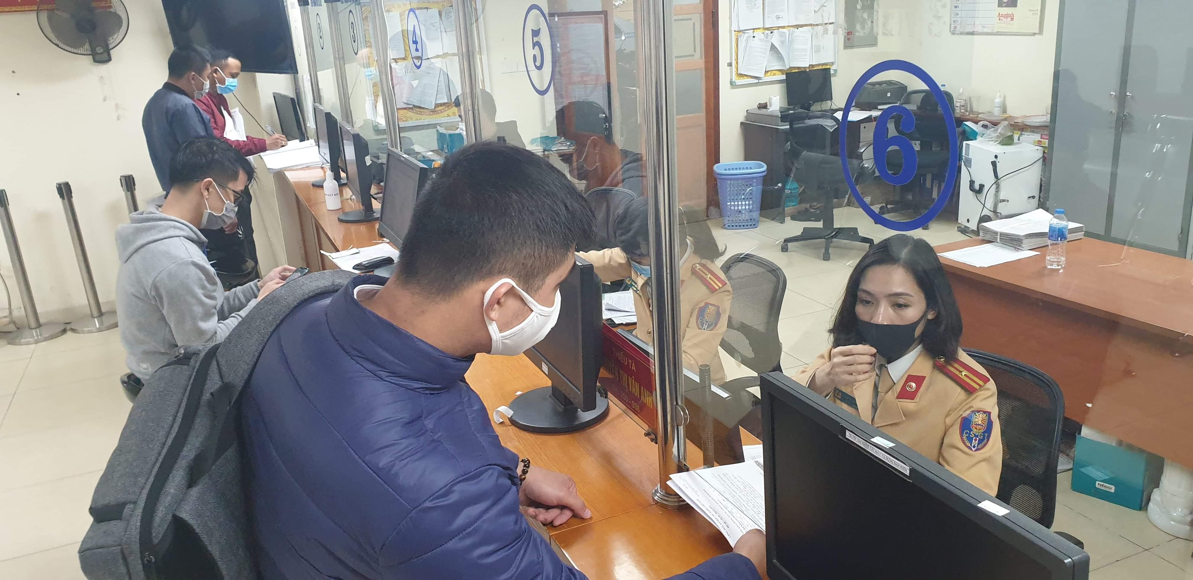 Tháo gỡ khó khăn sang tên, đăng ký chính chủ cho người mua xe